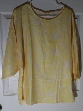 NWOT Yellow & White Flowy Top - Sz XL